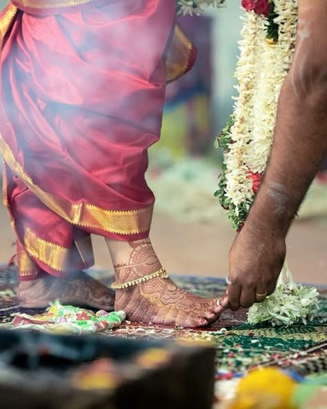 Telugu Wedding Aesthetic, South Indian Wedding Aesthetic, Tamil Couples, Indian Wedding Aesthetic Couple Photo, Tamil Wedding Photography Couples, Tamil Marriage Photography, Telugu Wedding Photography, Tamil Marriage, Hindu Wedding Photos