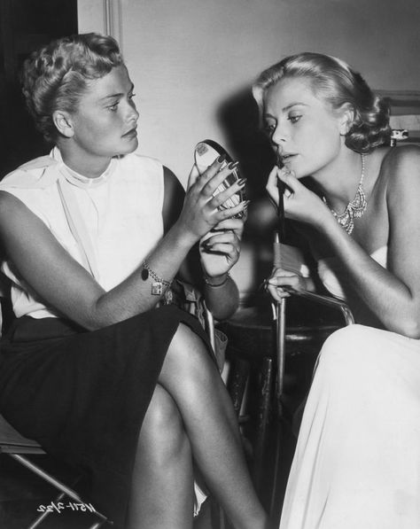 Grace Kelly Circa 1954 with Lizanne Kelly on the set of To Catch a Thief. Photo: Underwood & Underwood/Corbis. To Catch A Thief, Princess Grace Kelly, Monaco Royal Family, Ava Gardner, Cary Grant, Princess Caroline, Princess Grace, Alfred Hitchcock, Hollywood Glam