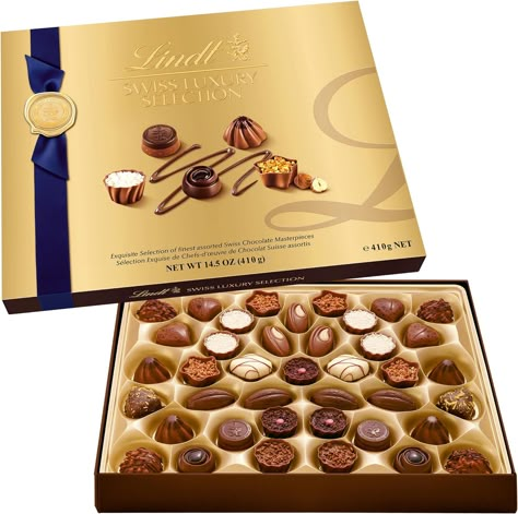 Lindt SWISS LUXURY SELECTION Assorted Chocolate Pralines Gift Box, 410 Grams Luxury Chocolate Packaging, Chocolate Lindt, Chocolate Pralines, Bakery Packaging Design, Praline Chocolate, Kpop Store, Oreo Balls, Gift Box Christmas, Swiss Chocolate