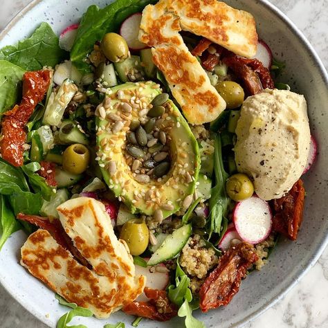 Quinoa Halloumi Salad, Halloumi Quinoa Salad, Veggie Food Ideas, Dried Tomato Salad, Halloumi Bowl, Salads Quinoa, Mediterranean Quinoa Bowl, Radish Cucumber, Mediterranean Bowl