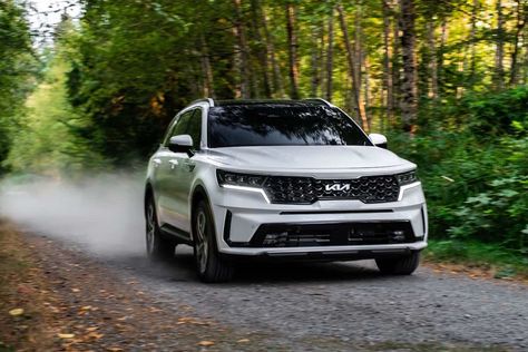 Kia Sorento 2022, 2022 Kia Sorento, Manifestation 2023, Best Hybrid Cars, Winter Driving, Hyundai Motor, Mid Size Suv, Latest Car, Hybrid Car