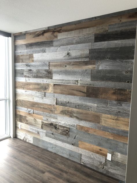 Country Rustic Kitchen Ideas Farmhouse Style Wood Beams, Wood Walls Living Room Rustic, Barnboard Walls, Barn Wood Wall Living Room, Rustic Accent Wall Ideas, Rustic Accent Walls, Shiplap Wall Bedroom, Pallet Wall Ideas, Wood Walls Living Room