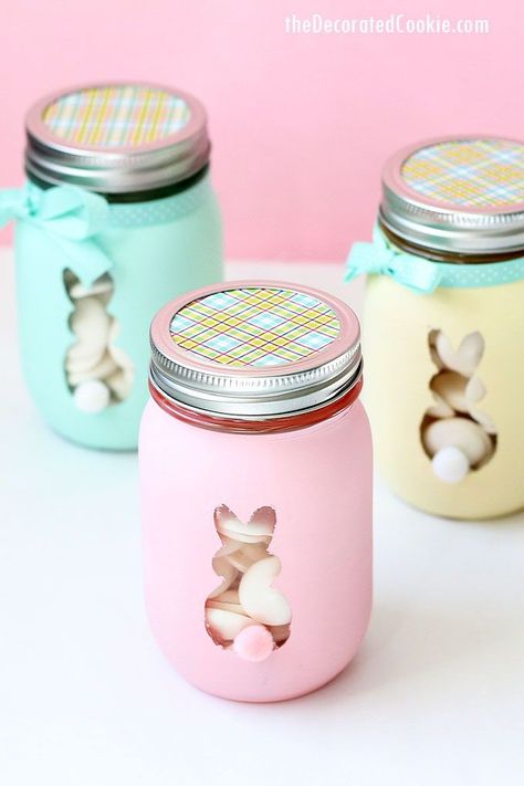 Easter bunny mason jars are a cute, DIY Easter decor idea. Or, fill this Easter craft with candy and give as a homemade gift. Diy Osterschmuck, Bunny Decorations, Easter Mason Jars, Mason Jar Projects, Diy Jar Crafts, Wine Bottle Diy Crafts, Mason Jar Crafts Diy, Mason Jar Lighting, Jar Diy