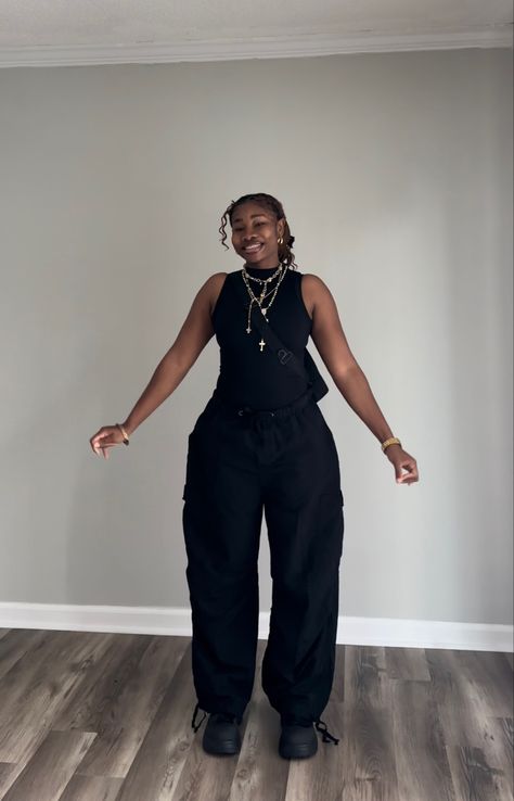 All Black Tomboy Outfit, Simple Birthday Outfit Black Women, Black Masc Women Outfits, All Black Outfit Ideas, Street Style Outfits Casual, Dressy Casual Outfits, Fashion Top Outfits, Modest Dresses Casual, Stylish Summer Outfits