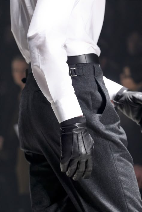 high-waisted wool trousers & leather gloves // Lanvin F/W 12 Gloves Aesthetic, Trousers Outfit, Outfit Grunge, Suit Trousers, Chernobyl, Wool Trousers, Mens Gloves, Character Outfits, Leather Gloves