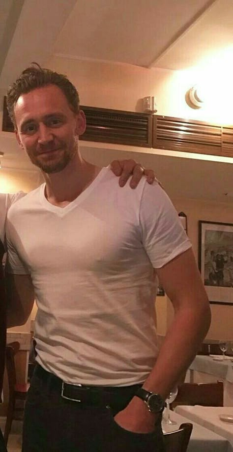 Tom Hiddleston Body, Matching Outfits Best Friend, English Men, Thomas William Hiddleston, Ideal Boyfriend, Tommy Boy, Tom Hiddleston Loki, Family Entertainment, Long Hair Styles Men