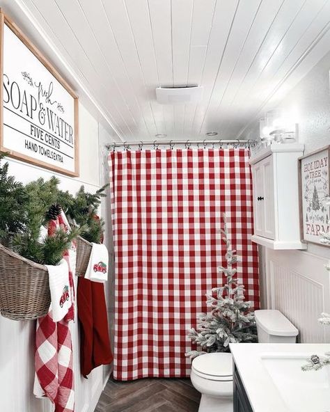 Christmas Plaid Shower Curtain, Bathroom Christmas Shower Curtains, Bath Towels Display, Checkered Shower Curtain, Christmas Bath Towels, Christmas Bed, Pottery Barn Style, Plaid Shower Curtain, Holiday Bathroom