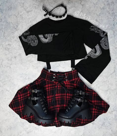 Dark Lovecore Outfit, Dark Lovecore, All Food, Vintage Grunge, Swaggy Outfits, Grunge Style, Really Cute Outfits, Girls Fashion Clothes, Teenage Fashion Outfits