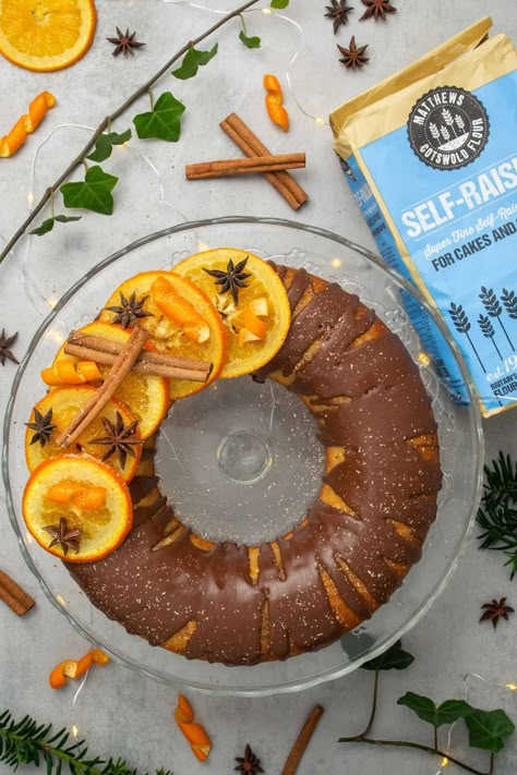 Chocolate Orange Bundt cake Sugar Free Lemon Bars, Santorini Food, Spatula Desserts, Orange Bundt Cake Recipe, Best Tiramisu, Ferrero Rocher Cake, Candied Orange Slices, Orange Bundt Cake, Cake Spatula