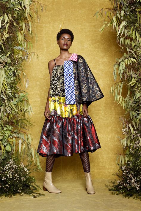 See the complete Duro Olowu Fall 2017 Ready-to-Wear collection. Duro Olowu, African Chic, South African Fashion, Casual Day Dresses, African Diaspora, African Print Fashion, African Style, Bold Style, Fashion 2017