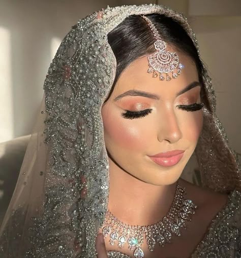 Styled in Pakistan (@styledinpakistan) • Instagram photos and videos Lengha Makeup Looks, Makeup For Reception, Pink Indian Aesthetic, Desi Bride Makeup, Nikkah Hair, White Lengha, Walima Makeup, Nikkah Makeup, Walima Look