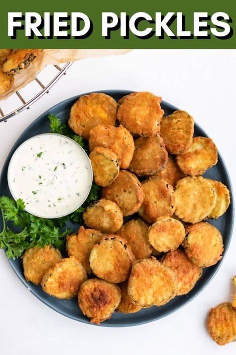 Love minimal ingredient, quick and easy appetizer recipe? I do! That's why you can't go wrong with these Fried Pickles, tasty, addictive and absolutely perfect. Best Fried Pickles, Easy Fried Pickles, Fried Pickle Chips, Fried Pickles Recipe, Superbowl Food, Appetizer Party, Pickle Chips, Crowd Pleasing Appetizers, Quick And Easy Appetizers