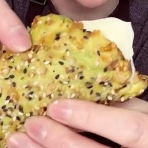 Erin J Morley on Instagram: "My viral avocado bread! 🥑 Stop missing bread! Eating lowcarb? Make this super delicious alternative to bread! How to do keto right! 1 large ripe avocado 1 egg 1 cup grated Parmesan Optional (everything but the bagel seasoning) 350°f/175°c for 30 min Enjoy! #avocado #lowcarb #glutenfree #keto #ketotok #ketodiet #easyrecipe #weightloss #weightlossmotivation" Keto Avocado Bread, Avocado Bread 3 Ingredients, Avocado Bread Recipes, Keto Apps, Alternative To Bread, Meals For Three, Avocado Bread, Kelsey Rose, Everything But The Bagel Seasoning