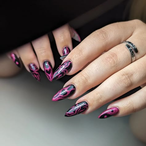 Rave Nails Almond, Black And Fuschia Nails, Black And Pink Nails Designs, Black With Pink Nails, Dark Pink And Black Nails, Pink Edgy Nails, Nail Ideas Black And Pink, Black Hot Pink Nails, Black And Neon Pink Nails