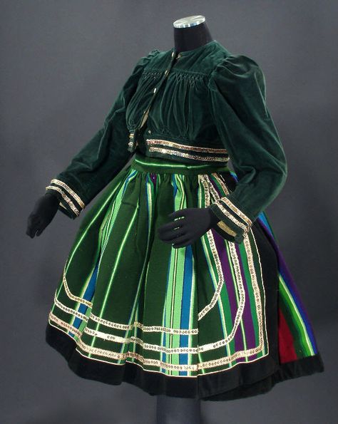 Poland: Folk Costume from Lowicz Dress Apron, Polish Folk, National Dress, Folk Dresses, Ethnic Dress, Traditional Fashion, Folk Costume, Drawing Clothes, My Heritage