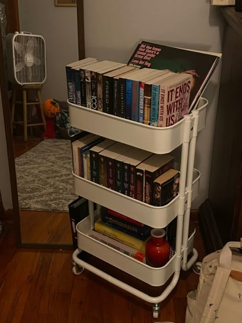 Book Carts Aesthetic, Libreros Aesthetic, At Home Library, Room List, Book Carts, Bookshelf Inspiration, Book Cart, Bedroom Redesign, Basement Bedroom