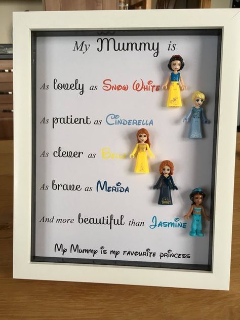 Princess Lego, Scrabble Cards, Princess Frame, Free Birthday Gifts, Friends Apartment, Lego Disney Princess, Anniversaire Diy, Birthday Presents For Mom, Lego Boards