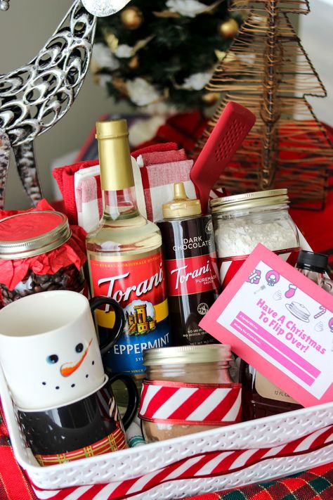 DIY Christmas Morning Coffee & Breakfast Gift Basket - Mommy Gone Healthy | A Lifestyle Blog by Amber Battishill Christmas Morning Breakfast Gift Basket, Christmas Morning Gift Basket, Diy Christmas Gift Basket Ideas, Christmas Morning Coffee, Drink Basket, Iced Coffee Gifts, Coffee Lover Gifts Basket, Breakfast Gift Basket, Breakfast Basket