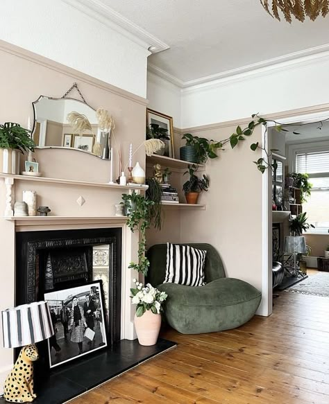 Pink Living Room Walls, Farrow And Ball Living Room, Setting Plaster, Victorian Living Room, Fireplace Mantel Decor, Wall Colour, Pink Living Room, Living Room Decor Fireplace, Cosy Living Room