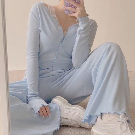 Home Look Outfit, Pajama Fashion, Sleepwear Fashion, Cute Sleepwear, Cute Pajama Sets, Night Dress For Women, Kawaii Fashion Outfits, Lazy Day Outfits, Fashion Design Clothes