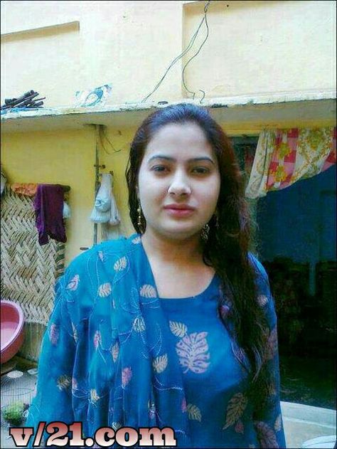 Pakistani People, Real Phone Numbers, Mom Pictures, Indian Models, Whatsapp Number, Married Woman, Pure Beauty, Real Girls