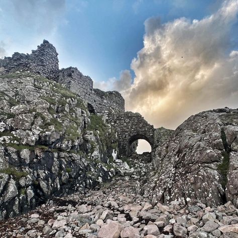 Variation On a Ghost Story on Instagram: “Dunscaith Castle - a ruin near Tokavaig. Also known as the ‘Fortress of Shadows’, legend has it that it was the home of Scáthach, of whom…” Dunscaith Castle, A Ghost Story, Ghost Story, Ghost Stories, A Ghost, Amazing Photography, Grand Canyon, City Photo, Ghost