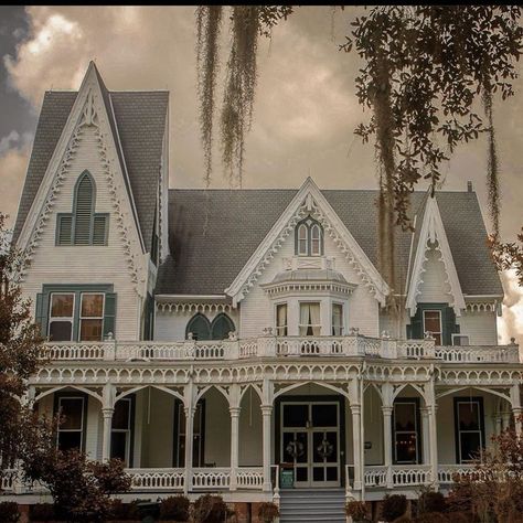 Southern Victorian Homes, Gothic Aesthetic Victorian, Southern Gothic House, Architecture Victorian, Houma Louisiana, Gingerbread Trim, Historical Homes, Gorgeous Homes, Fairytale Cottage