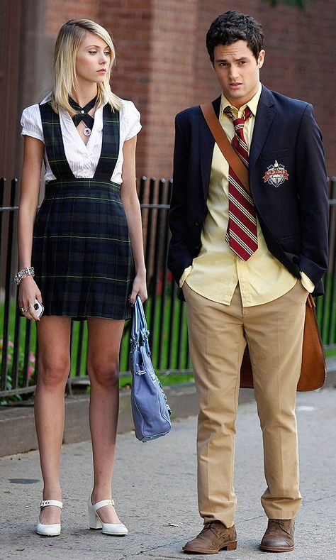 Brother And Sister Dan (Penn Badgley) And Jenny Humphrey (Taylor Momsen), 2008 Gossip Girl Uniform, Gossip Girl Style, Jenny Humphrey, Gossip Girl Outfits, Penn Badgley, School Uniform Fashion, Pretty Reckless, Gossip Girls, Gossip Girl Fashion