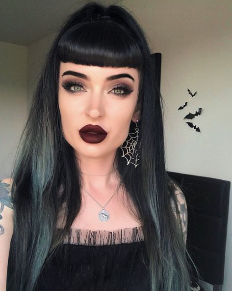 Rockabilly Makeup, Dark Makeup Looks, Dramatic Makeup, Gothic Makeup, Braut Make-up, Dyed Hair Inspiration, Dark Makeup, Bridal Makeup Looks, Goth Beauty