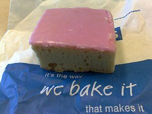 Tottenham Cake Greggs Tottenham Cake Recipe, Tottenham Cake, British Pudding, British Foods, Simple Cakes, The Great British Bake Off, Tray Bake Recipes, Food Plan, British Bake Off