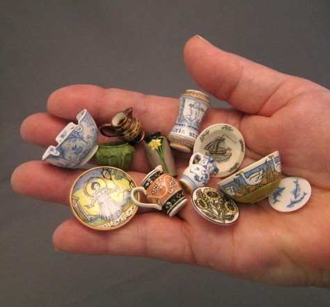 Tiny Things Aesthetic, Trinket Trade Ideas, Miniature Trinkets, Trinket Aesthetic, Miniature Aesthetic, Ceramic Trinkets, Antique Trinkets, Mini Trinkets, Tiny Trinkets