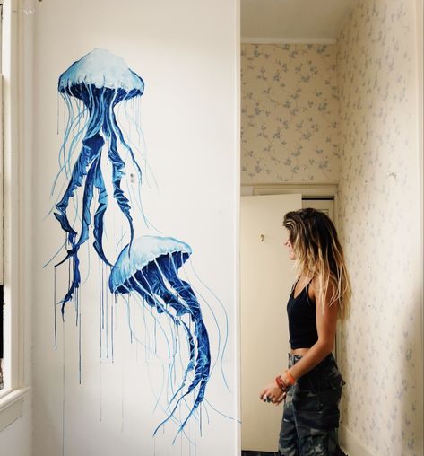 Jellyfish Wall Painting, Jellyfish Wall Mural, Jelly Fish Mural, Creative Wall Murals, Room Murals Aesthetic, Mural Ideas Bedroom, Cool Wall Painting Ideas Creative, Hand Painted Murals For Home, Ocean Wall Painting