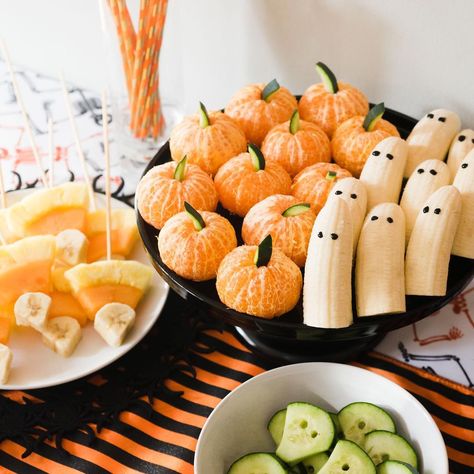 Don't be scared of all the sugar, refined carbs, and fake food coloring! This Halloween, create your own healthy and delicious treats using these recipes for Halloween Cucumber, Cucumber Halloween, Chocolate Ghosts, Pineapple Halloween, Pineapple Snack, Banana Snacks, Banana Candy, Healthy Halloween Snacks, Knife Skills