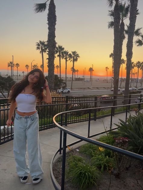 #fashion #outfitideas #outfits #sunset #california California Clothes Aesthetic, Southern California Aesthetic Outfits, California Girl Aesthetic Outfits, California Girl Outfits, Cali Street Wear, Trip To California Outfits, Southern California Outfits, Outfits For California, Los Angeles California Outfits