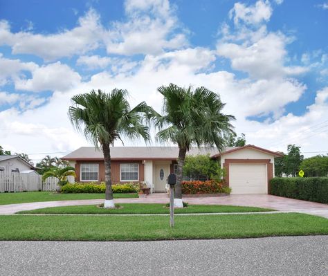 Driveway Dimensions, Half Circle Driveway, Circle Driveway Landscaping, Circle Driveway, Curb Appeal Landscape, Diy Exterior, Parking Area, Driveway Landscaping, Circular Driveway