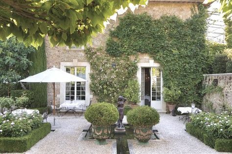 Home Curb Appeal, Borgo Santo Pietro, Garden Landscaping Design Ideas, Beatrice Borromeo, Decoration Tips, Backyard Entertaining, Provence Style, Italian Garden, Backyard Lighting