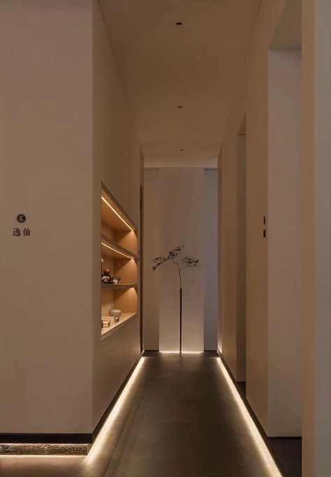 Japanese Corridor Design, Lightening Interior Design, Hallway Strip Lighting, Beige Entrance Hall, Corridor Lighting Home Hallways, Long Corridor Ideas Interior Design, Small Corridor Design, Beauty Salon Entrance, Led Lights Hallway