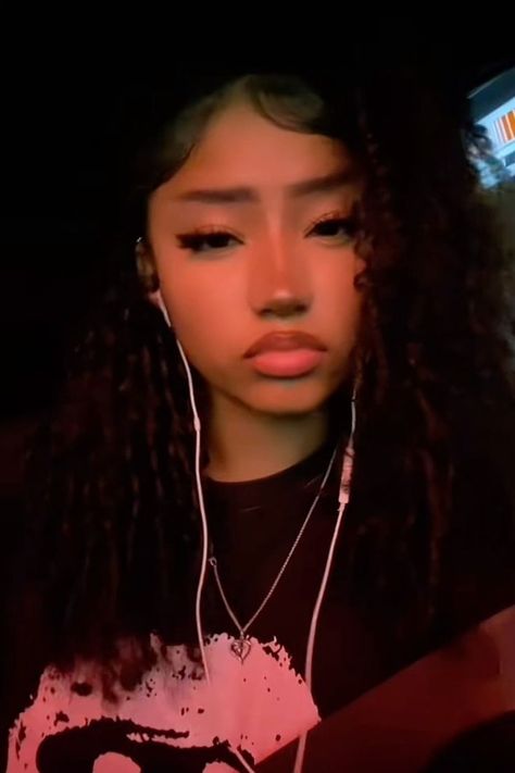 Pfp Aesthetic Curly Hair, Lightskinned Girls With Curly Hair, Female Reference Face, Baddie Pfp Aesthetic, Black Girls Pfp, Black Asian Girl, Mixed Girl Aesthetic, Light Skin Girls Pretty, Blasian Woman