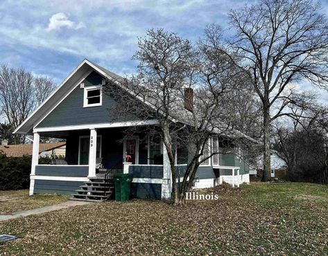 c.1930 Bungalow - Sweet Craftsman Home For Sale Under $50K 1920 Craftsman Bungalow, 1920s Craftsman Bungalows, 1930 Bungalow, 1920 Bungalow, 1920s Craftsman, Western Illinois University, Egress Window, Large Pantry, Craftsman Home