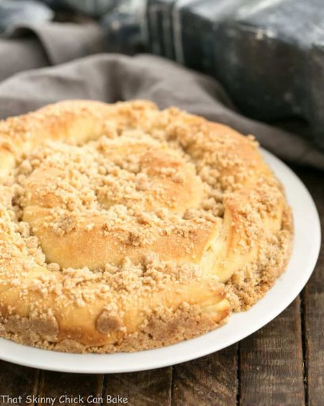 Copycat Sara Lee Butter Streusel Coffee Cake Yeasted Coffee Cake, Sara Lee Pecan Coffee Cake Recipe, Sara Lee Coffee Cake Recipe, Butter Streusel Coffee Cake, Yeast Coffee Cake, Almond Coffee Cake, Pecan Coffee Cake, Streusel Cake, Sarah Lee