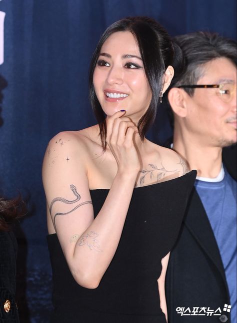 Nana Kpop Tattoo, Nana Kpop, Jinah Nana, Tattoo Korean, Kpop Tattoo, Nana Tattoo, Im Jin Ah Nana, Kpop Tattoos, Purple Contacts