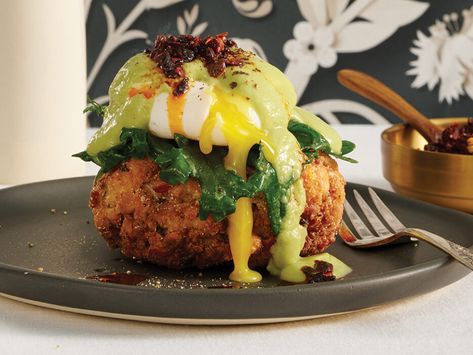 Recipe: Crab Cake Eggs Benedict With Avocado “Hollandaise” Crab Cake Eggs Benedict, Wine Recipes Drink, Crab Cake Benedict, Crab Cake, Avocado Sauce, Going Vegetarian, Strawberry Salad, Dinner Meals, Best Breakfast Recipes