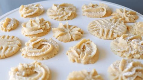 Danish Butter Cookies Danish Wedding Cookies, Danish Biscuits, Danish Butter Cookies Recipe, Homemade Danish, Danish Wedding, Butter Cookie Recipe Easy, Danish Cookies, Butter Cookies Easy, Danish Butter Cookies