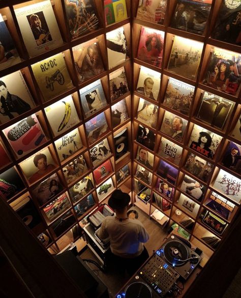 Lp Regal, Vinyl Bar, Music Room Design, Vinyl Room, Record Room, Jazz Bar, Music Studio Room, Listening Room, Audio Room