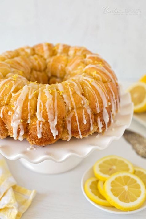 This Overnight Lemon Monkey Bread is a lemon lovers dream. Every little bite of this luscious lemon bread is coated in a sweet tart lemon sugar. Lemon Monkey Bread, Fabulous Desserts, Red Star Yeast, Monkey Puzzle, Citrus Desserts, Cake Tart, Tart Pie, Yeast Recipes, Soft Bread