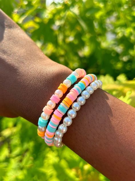 Preppy Thread Bracelets, Spring Clay Bead Bracelets, Beach Clay Bead Bracelet Idea, Clay Bead Bracelet Ideas Summer Preppy, Preppy Bracelets Ideas, Summer Clay Beads Bracelet Ideas, Preppy Clay Bead Bracelets Ideas, Cute Bracelet Ideas Clay Beads, Flat Bead Bracelets