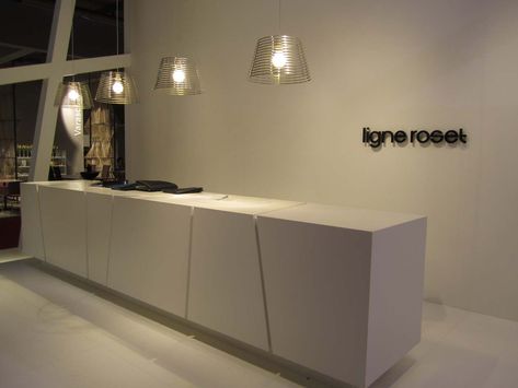 Information Desk Design, Interior Design Journal, Front Desk Counter, Modern Reception Desk Design, White Reception Desk, Information Desk, White Reception, Modern Reception Desk, Reception Desk Design