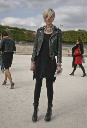 KL Edgy Professional, Kate Lanphear, Edgy Shoes, Edgy Boots, Edgy Girls, Casual Grunge, Rocker Look, Outfits Edgy, Older Women Fashion