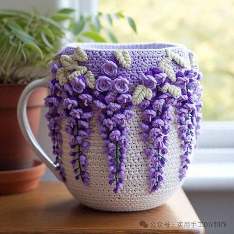 "Knitted Works" Wisteria flower cup covers, baskets, tissue boxes, bottles and jars, etc. - Today's Toutiao Crochet Wisteria Flower Pattern, Wisteria Crochet, Crochet Wisteria, Crochet Flower Basket, Crochet Tissue Box Cover, Crochet Jar Covers, Wisteria Flower, Crochet Organizer, Tea Cozies