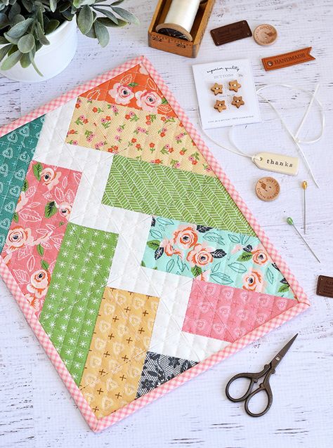 Types Of Quilts, Quilted Placemat Patterns, Mini Patchwork, Mini Quilt Patterns, Mug Rug Patterns, Quick Quilt, Quilt Modernen, Place Mats Quilted, Placemats Patterns